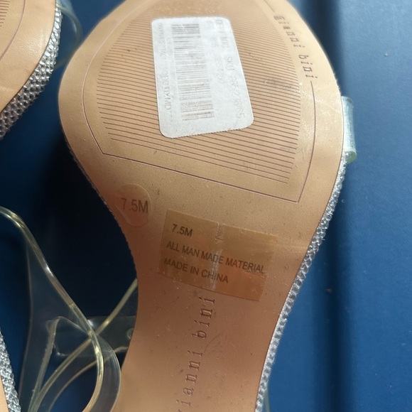 NEW Gianni Bini, Elegant Silver Stiletto Heels - Picture 6 of 8